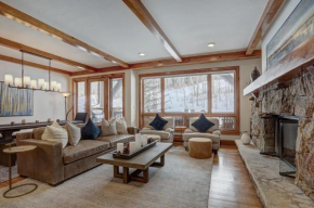 Modern Mountain Getaway-Luxury 3 bedroom Ski-in Ski-out condo, Avon